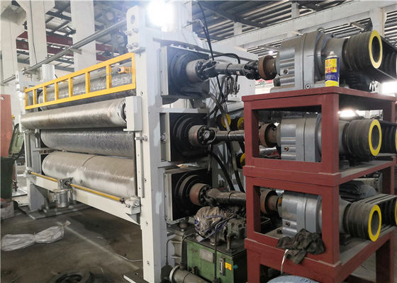 Sábanas industriales que graban en relieve la máquina que calandra